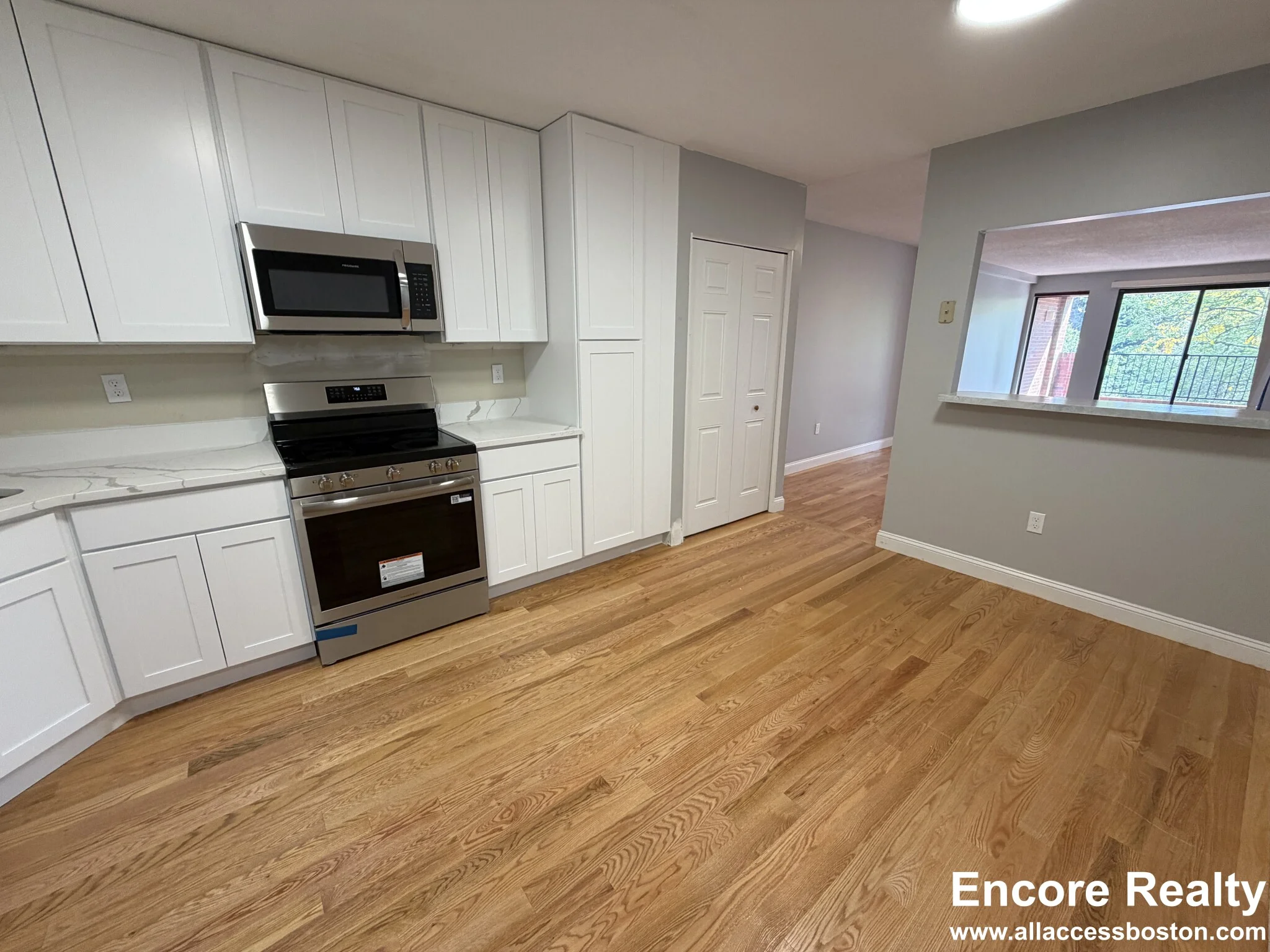 3 bed, 2 bath apartment for rent at 1850 Beacon St Unit 304, Brookline — photo 3 of 18