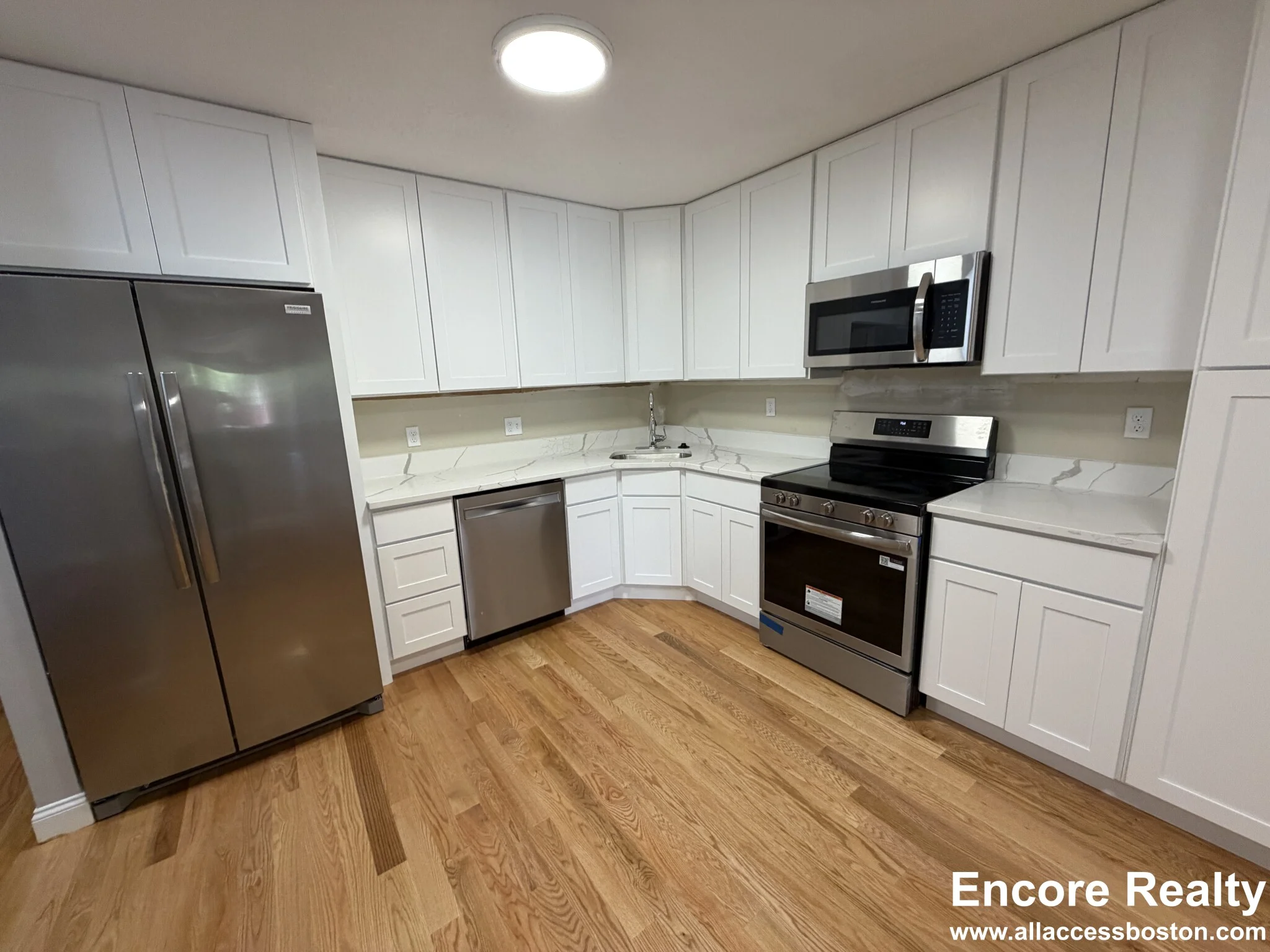 3 bed, 2 bath apartment for rent at 1850 Beacon St Unit 304, Brookline — photo 2 of 18