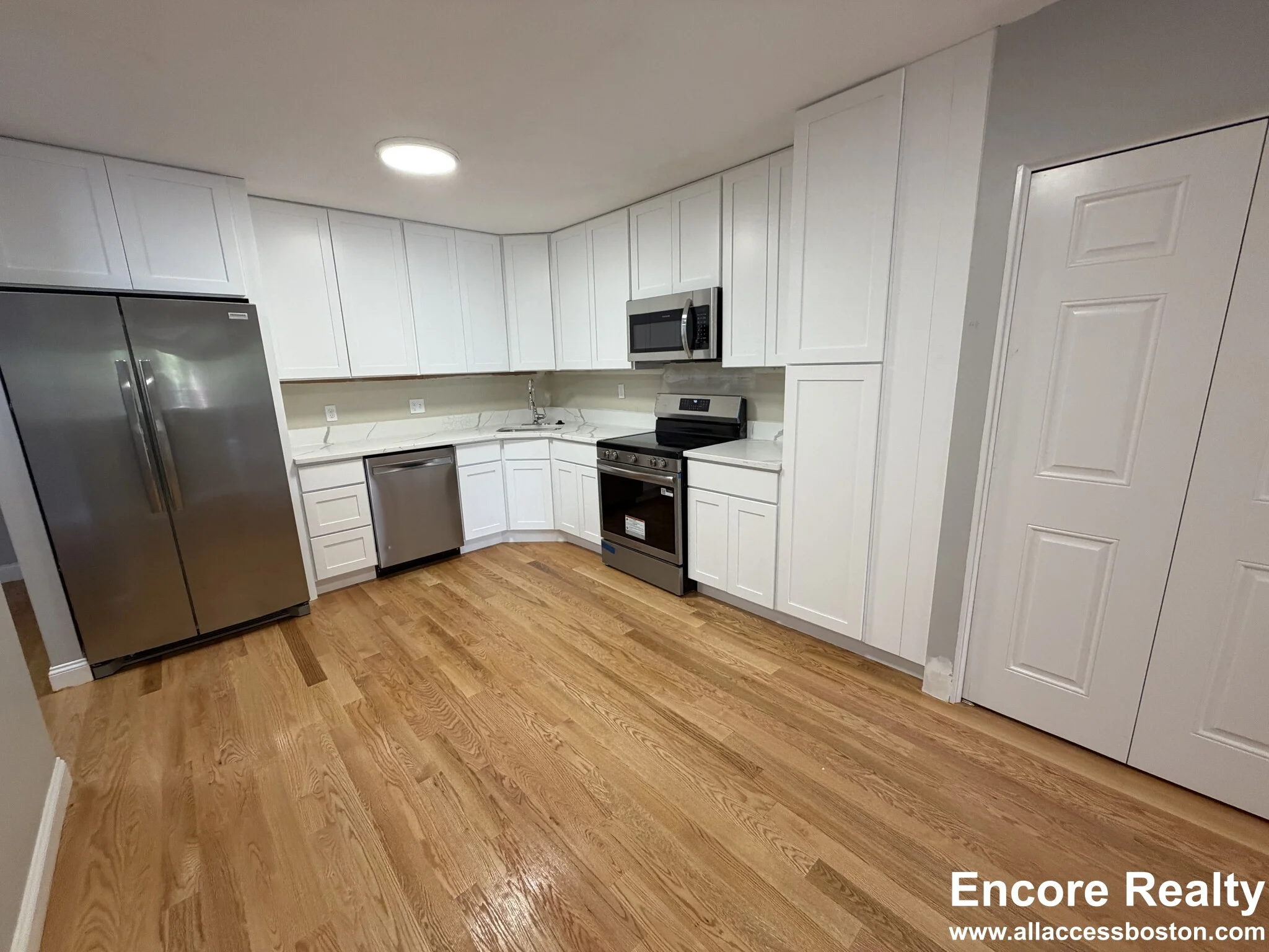 3 bed, 2 bath apartment for rent at 1850 Beacon St Unit 304, Brookline — photo 1 of 18