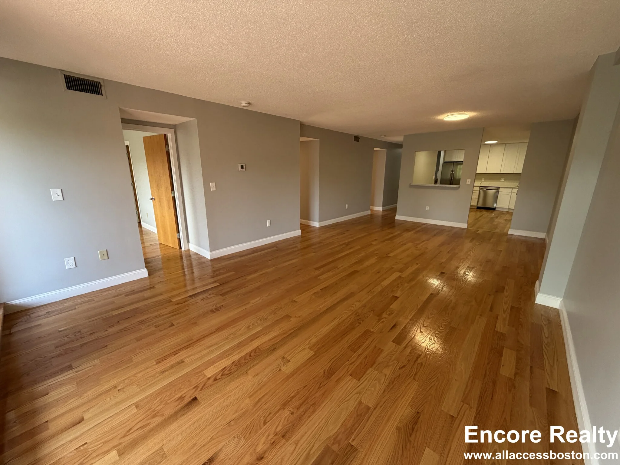 3 bed, 2 bath apartment for rent at 1850 Beacon St Unit 304, Brookline — photo 8 of 18