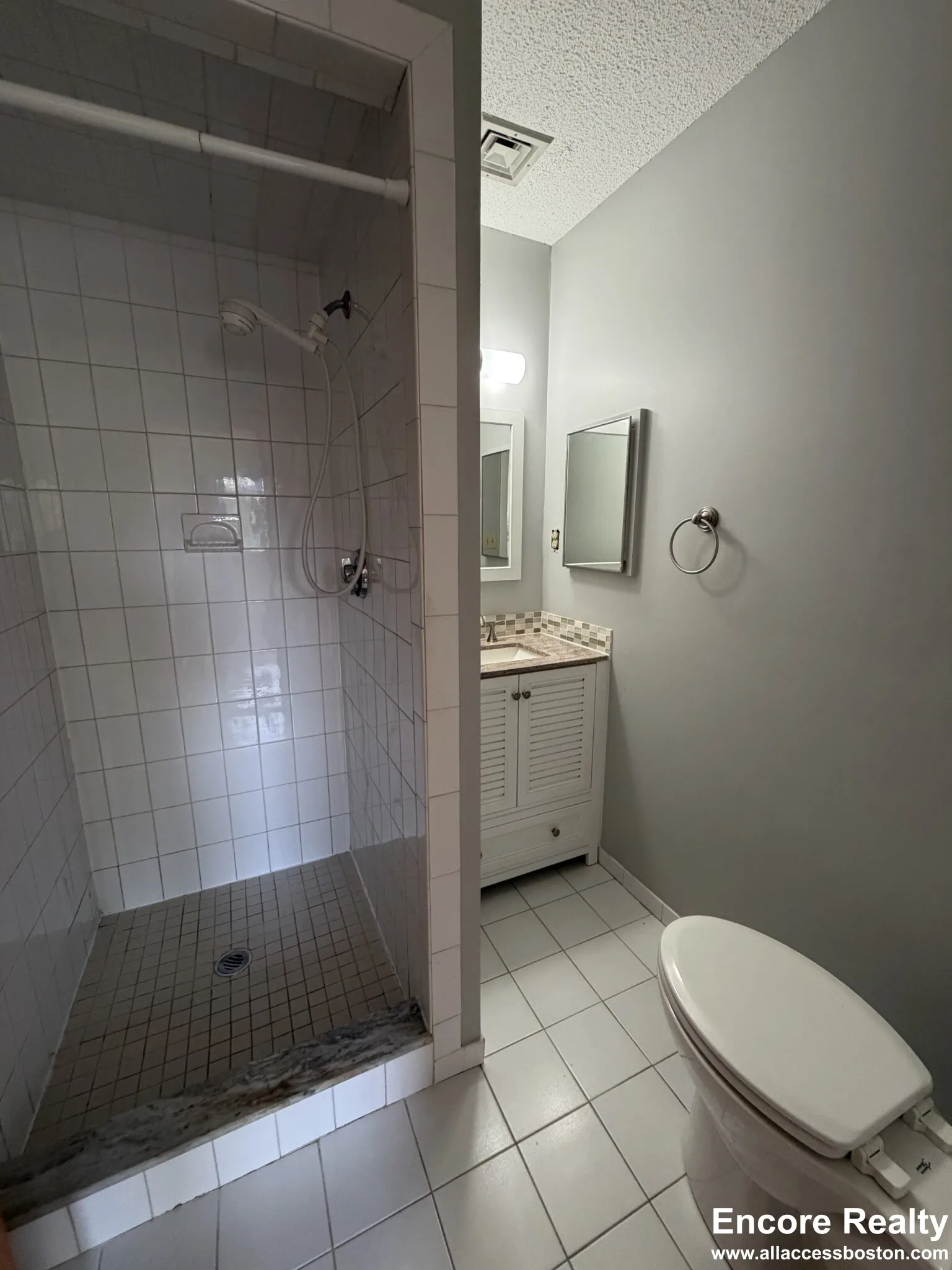 3 bed, 2 bath apartment for rent at 1850 Beacon St Unit 304b, Brookline — photo 11 of 18