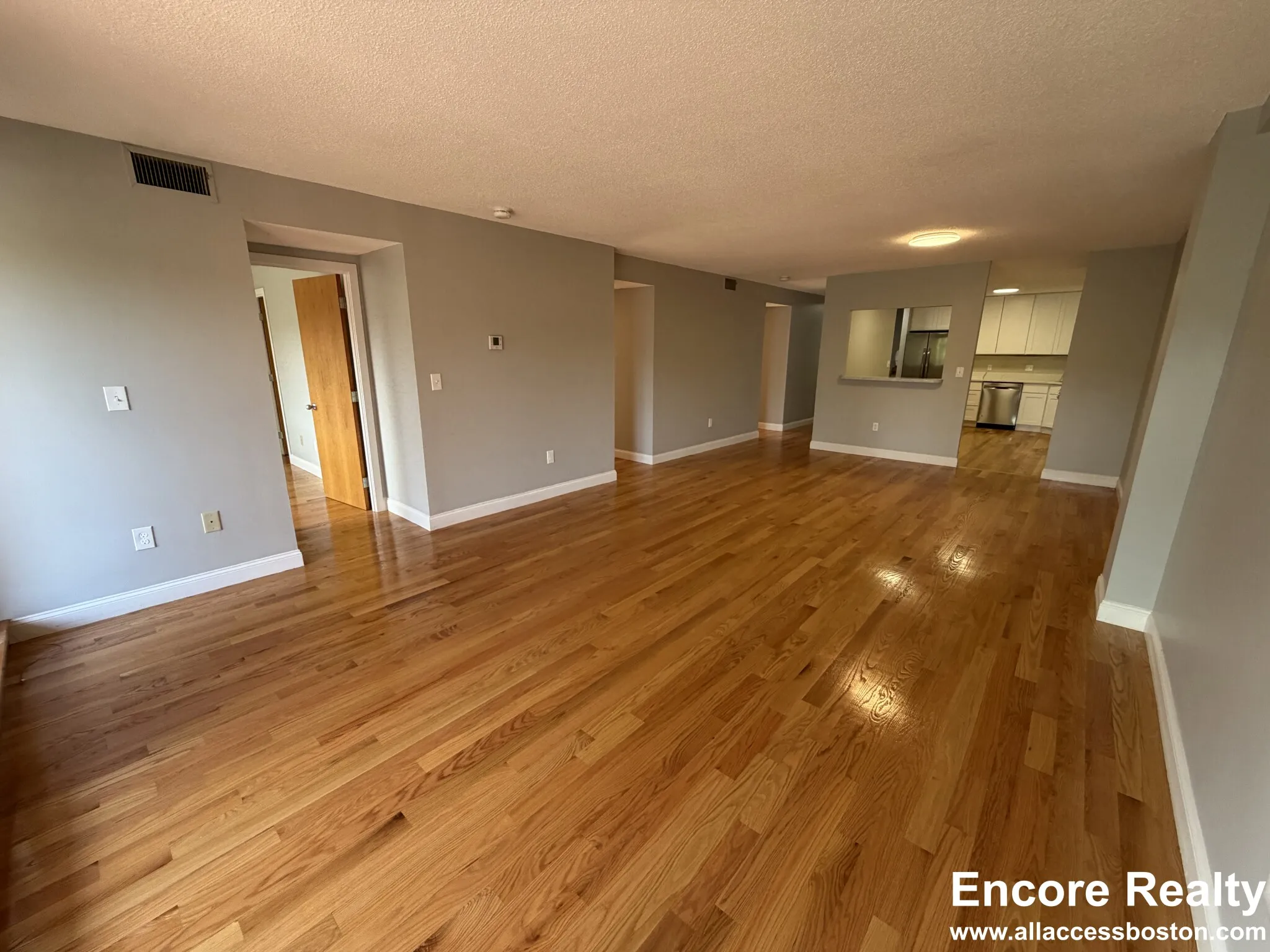 3 bed, 2 bath apartment for rent at 1850 Beacon St Unit 304b, Brookline — photo 8 of 18