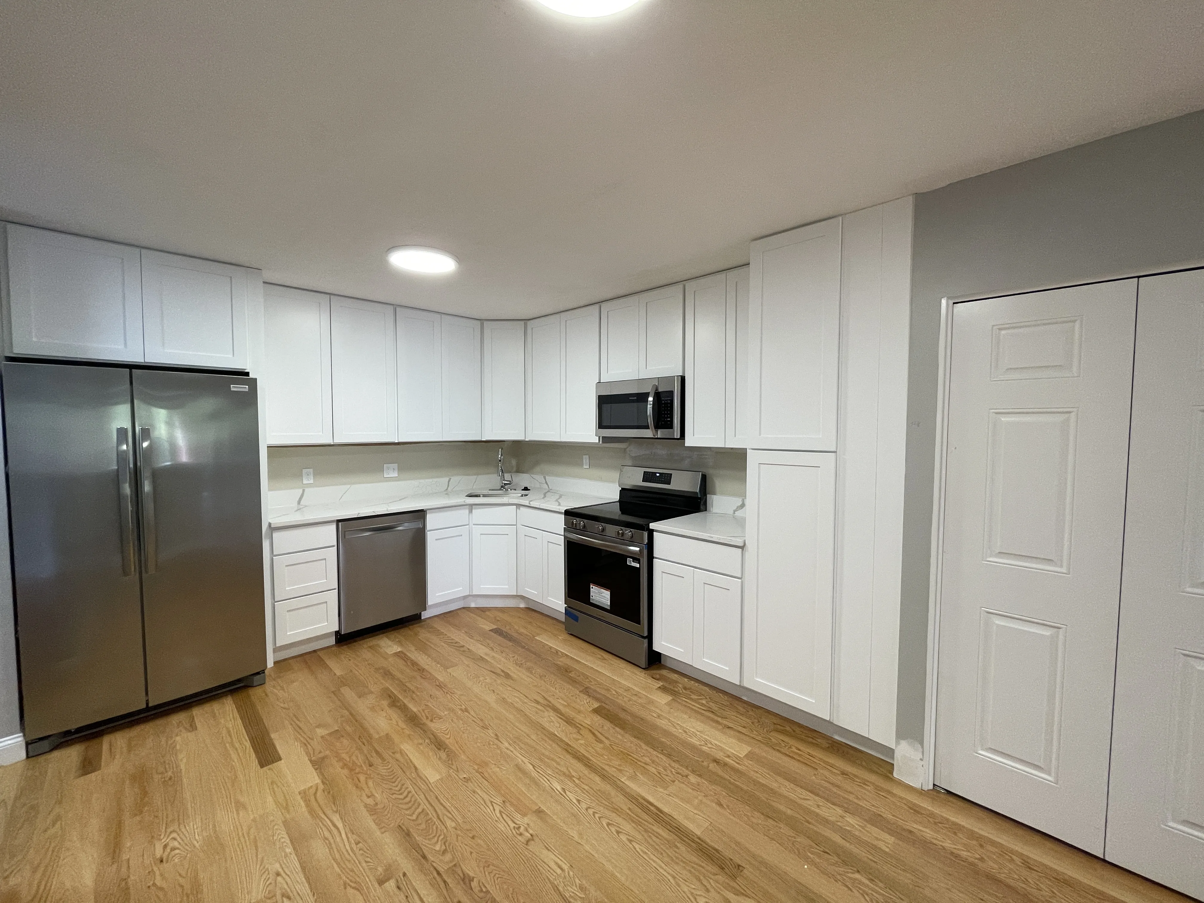 3 bed, 2 bath apartment for rent at 1850 Beacon St Unit 304F, Brookline — photo 3 of 24