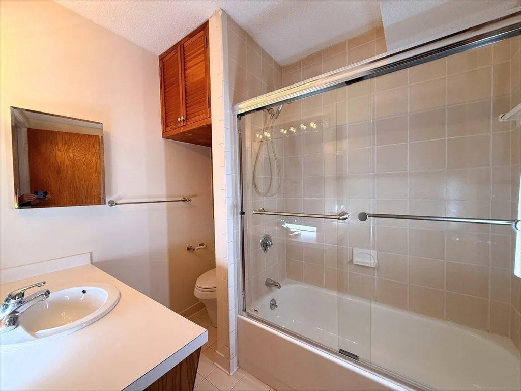 2 bed, 2 bath apartment for rent at 1850 Beacon St Unit 50P, Brookline — photo 4 of 10