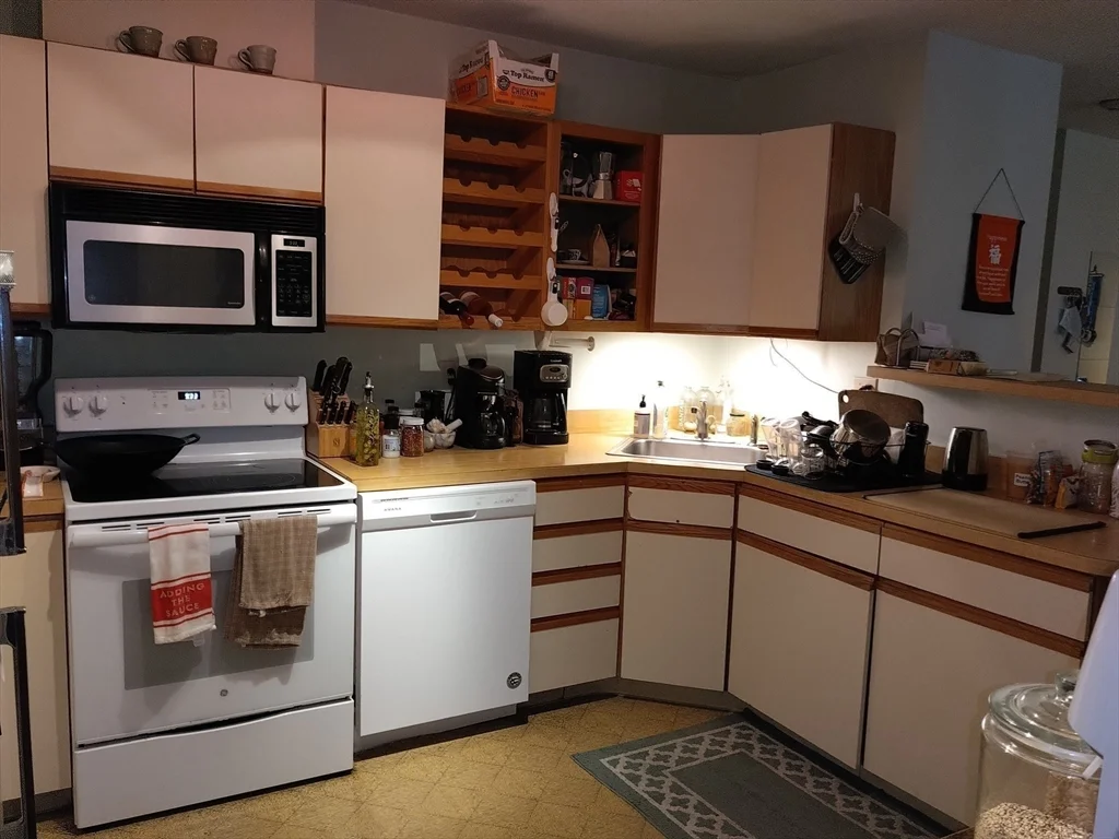 1 bed, 1 bath apartment for rent at 1850 Beacon Unit 203, Chestnut Hill — photo 8 of 12
