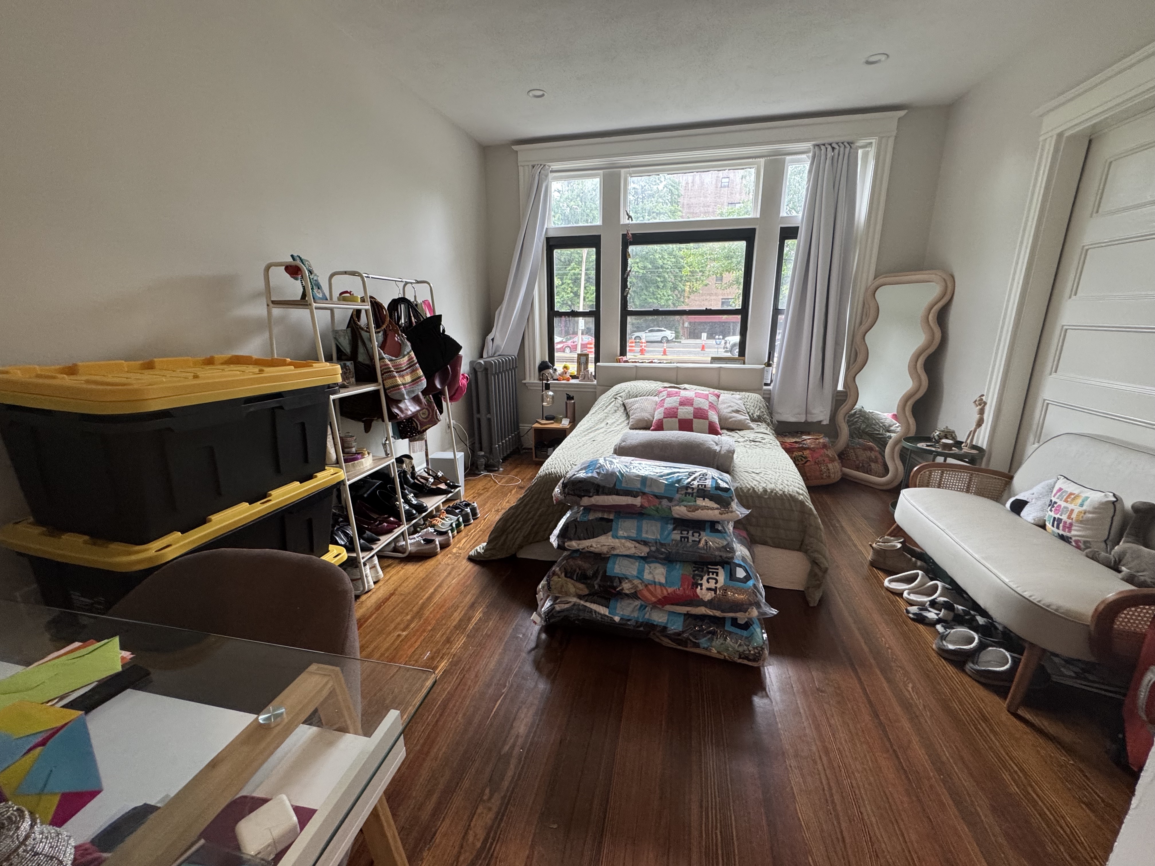 3 bed, 1 bath apartment for rent at 1855 Beacon St Unit 1, Brookline — photo 3 of 8