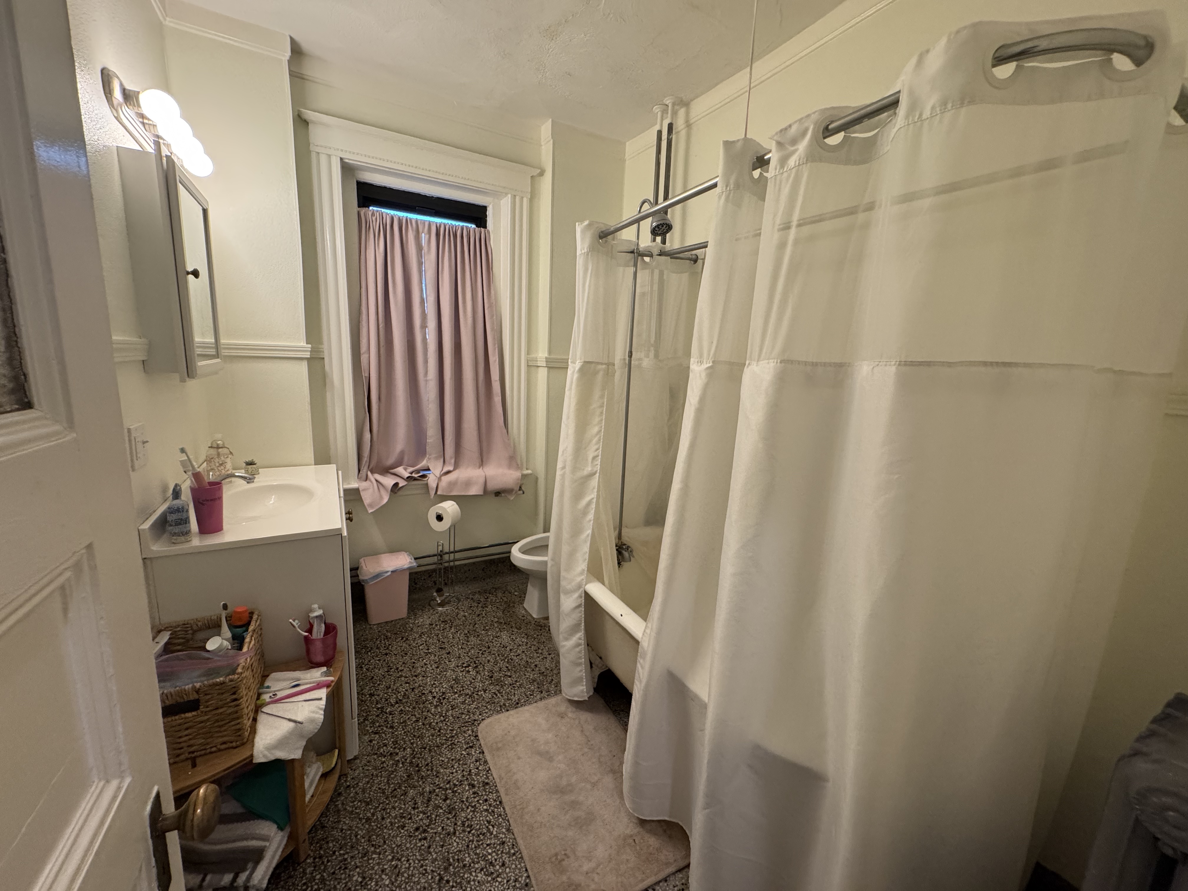 3 bed, 1 bath apartment for rent at 1855 Beacon St Unit 1, Brookline — photo 8 of 8