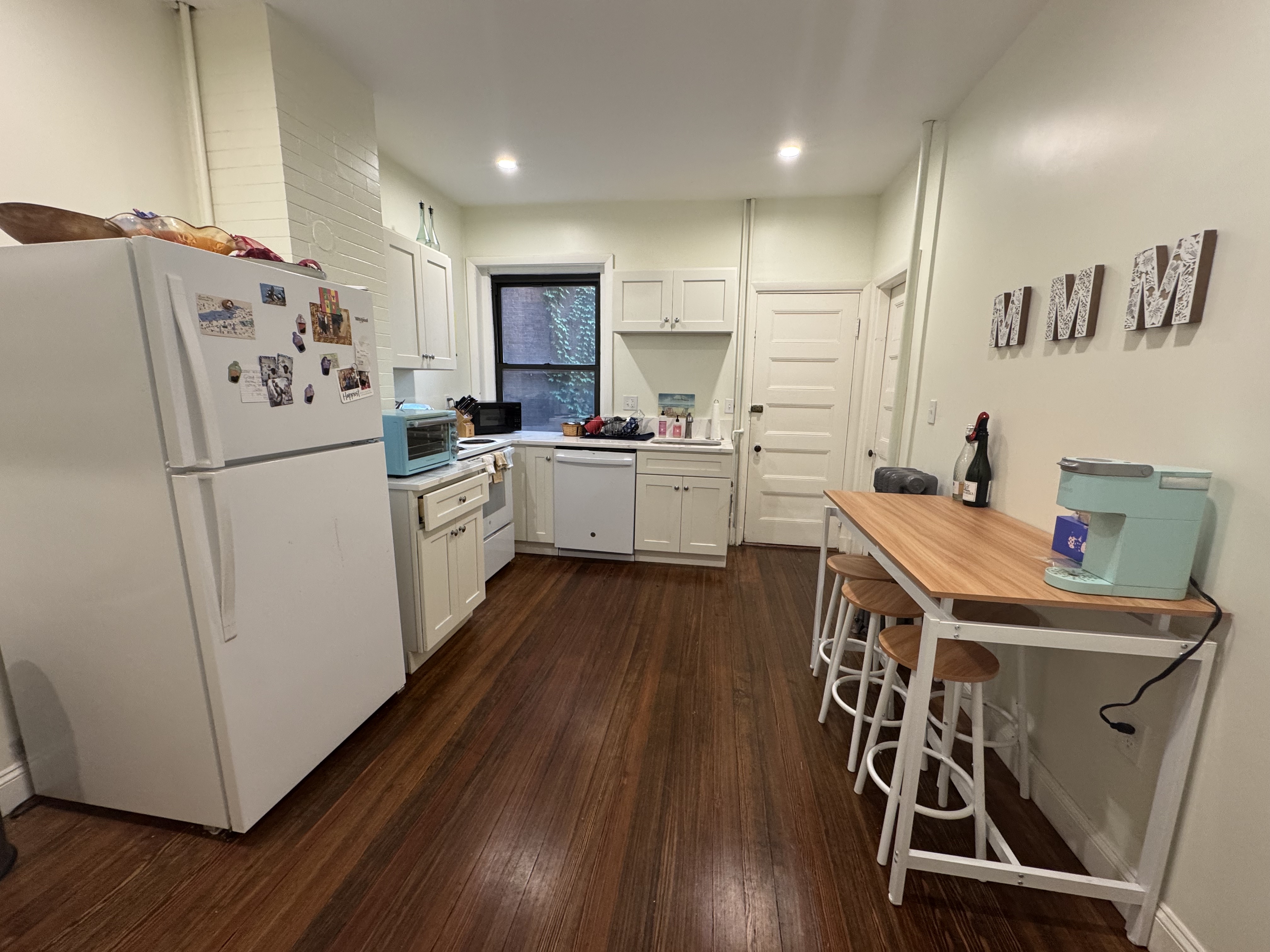 3 bed, 1 bath apartment for rent at 1855 Beacon St Unit 1, Brookline — photo 7 of 8