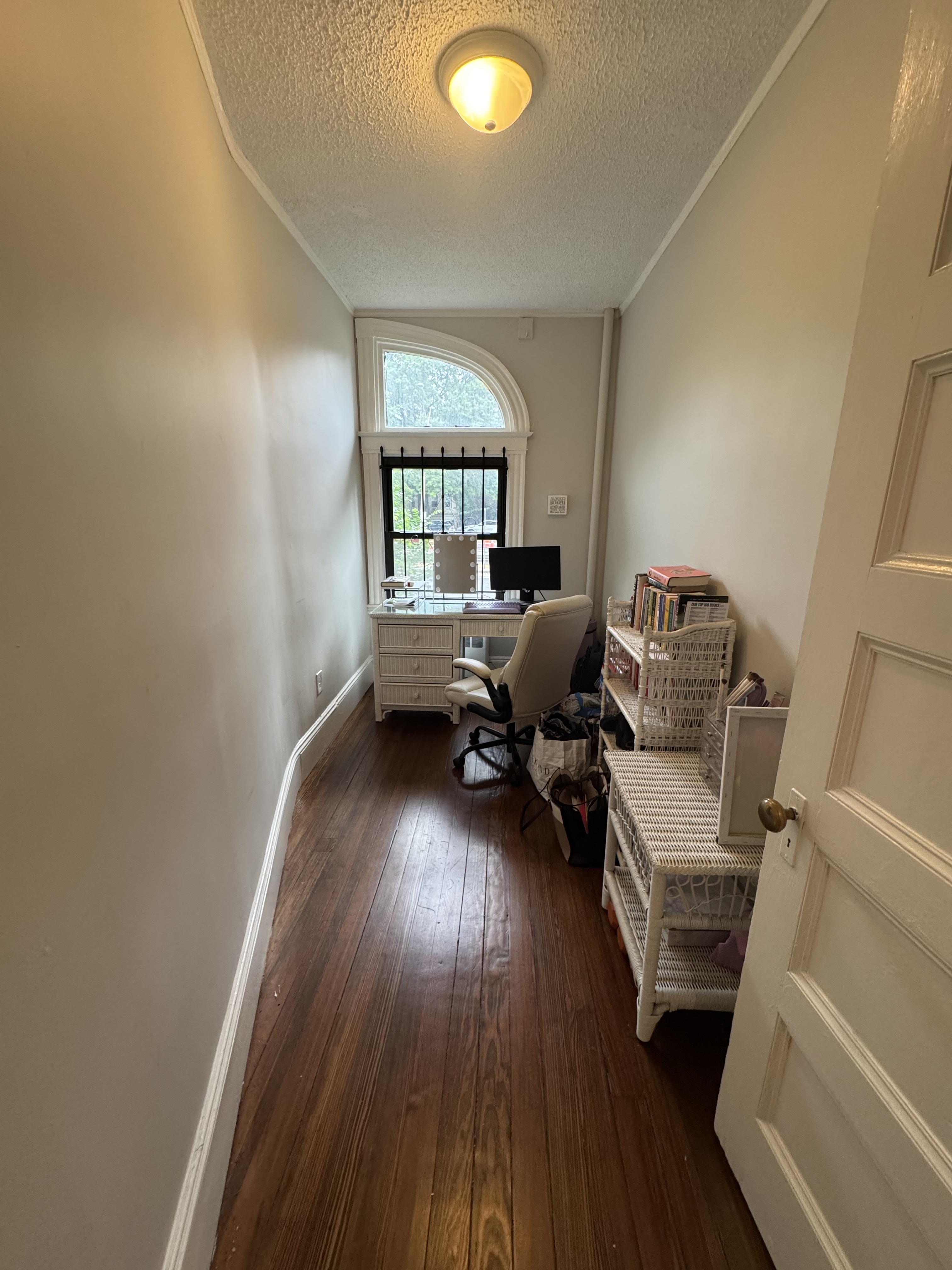 3 bed, 1 bath apartment for rent at 1855 Beacon St Unit 1, Brookline — photo 5 of 8