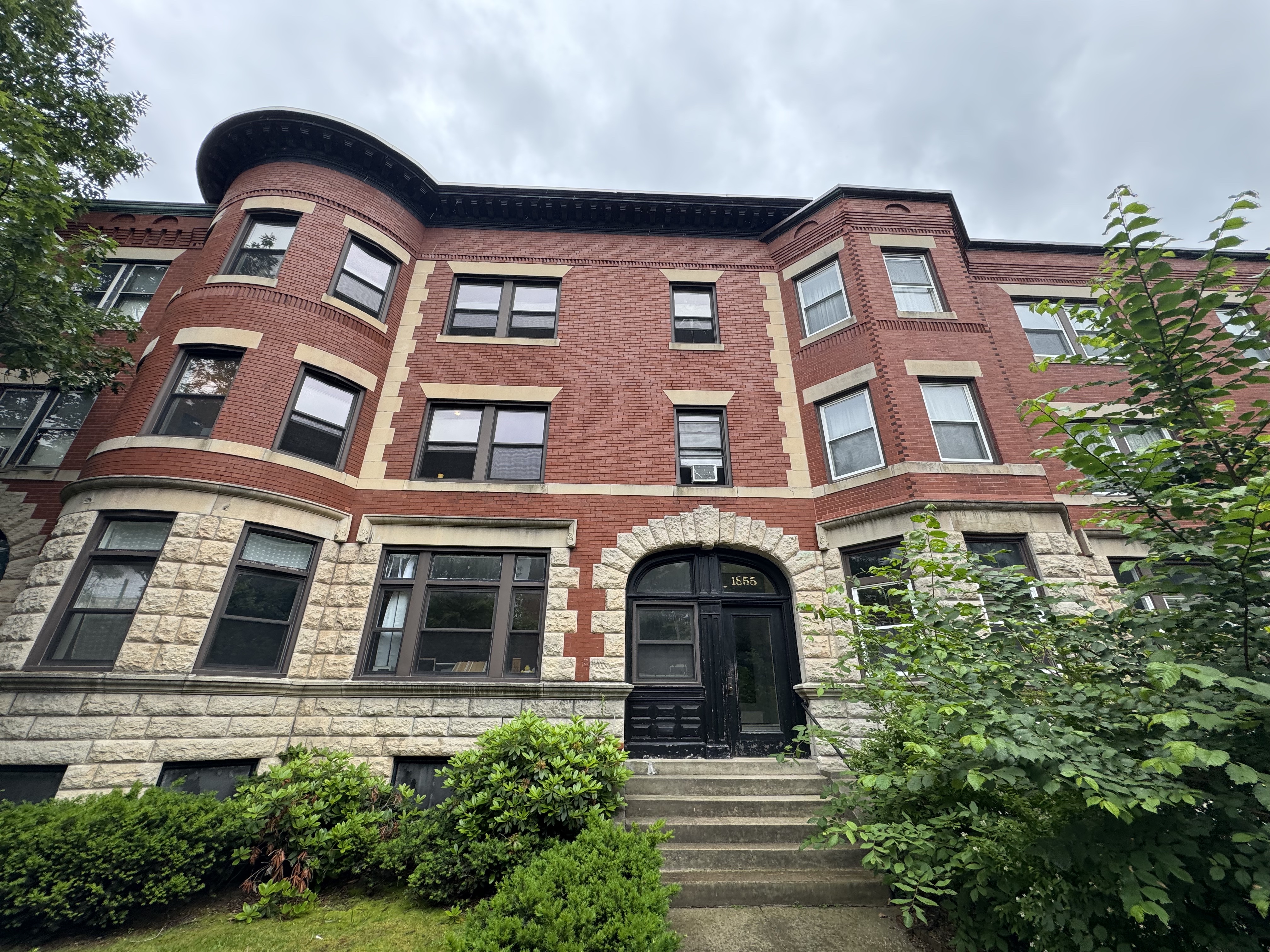 3 bed, 1 bath apartment for rent at 1855 Beacon St Unit 2, Brookline — photo 7 of 7