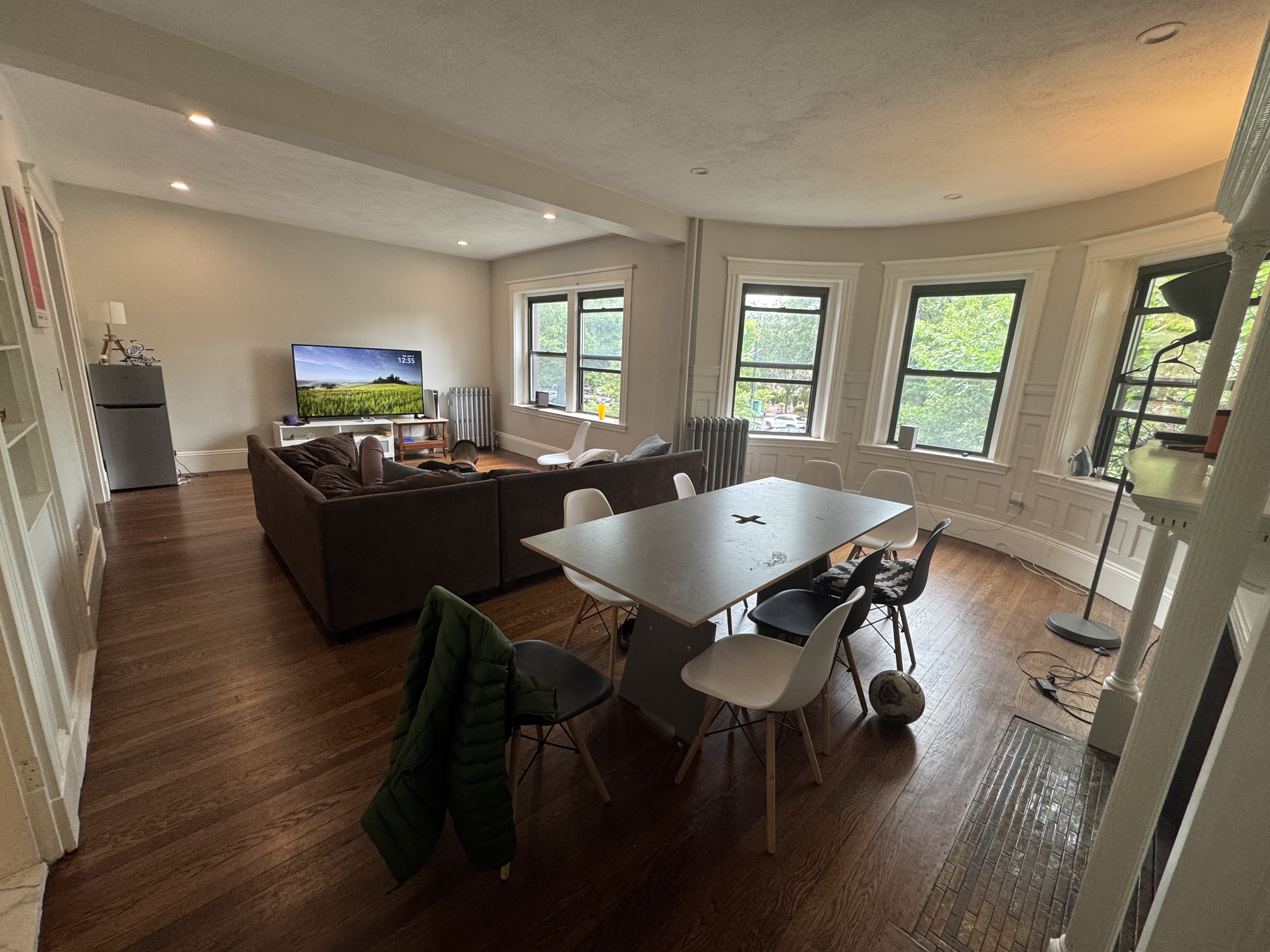 3 bed, 1 bath apartment for rent at 1855 Beacon St Unit 2, Brookline