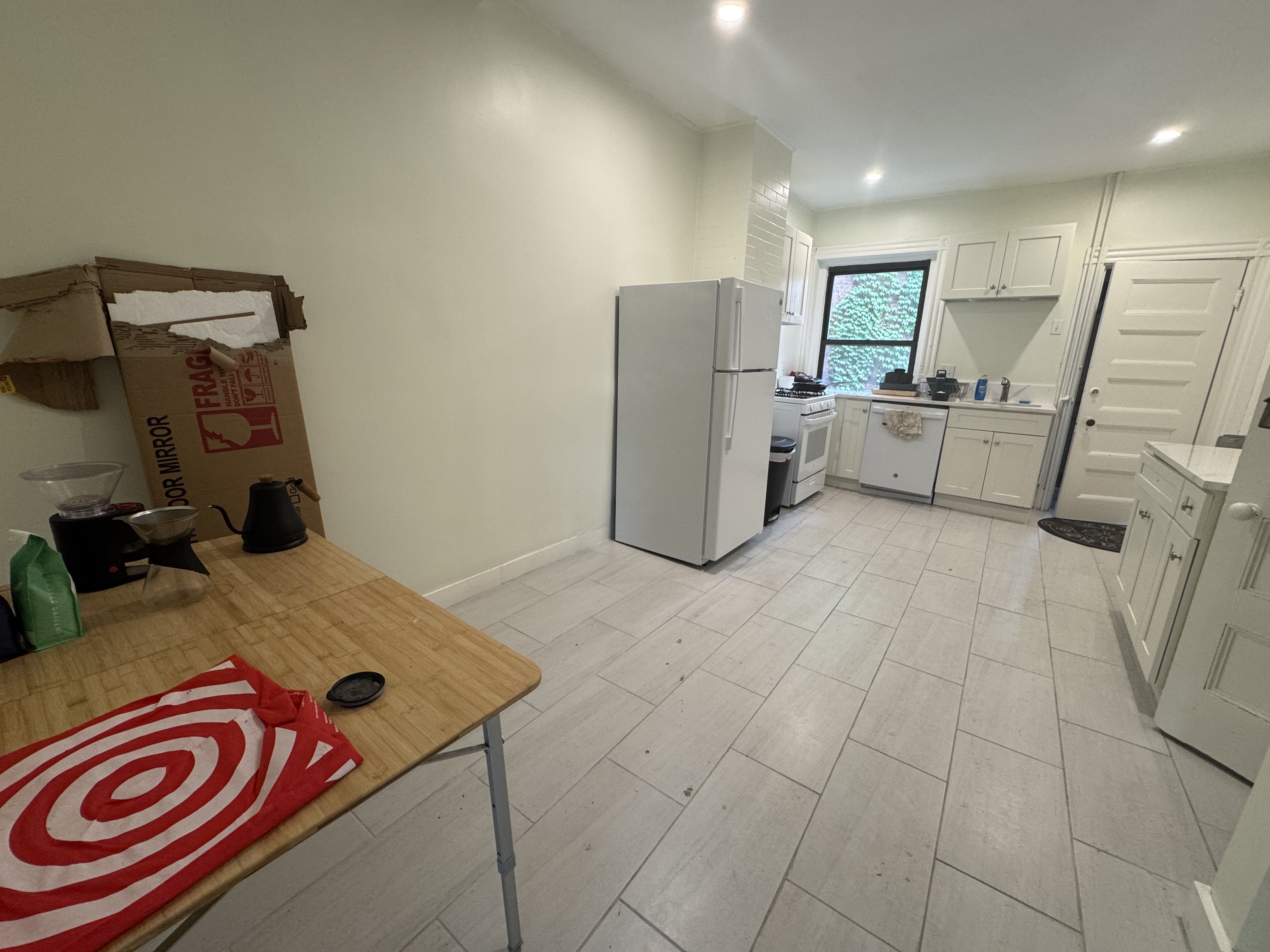 3 bed, 1 bath apartment for rent at 1855 Beacon St Unit 2, Brookline — photo 5 of 7