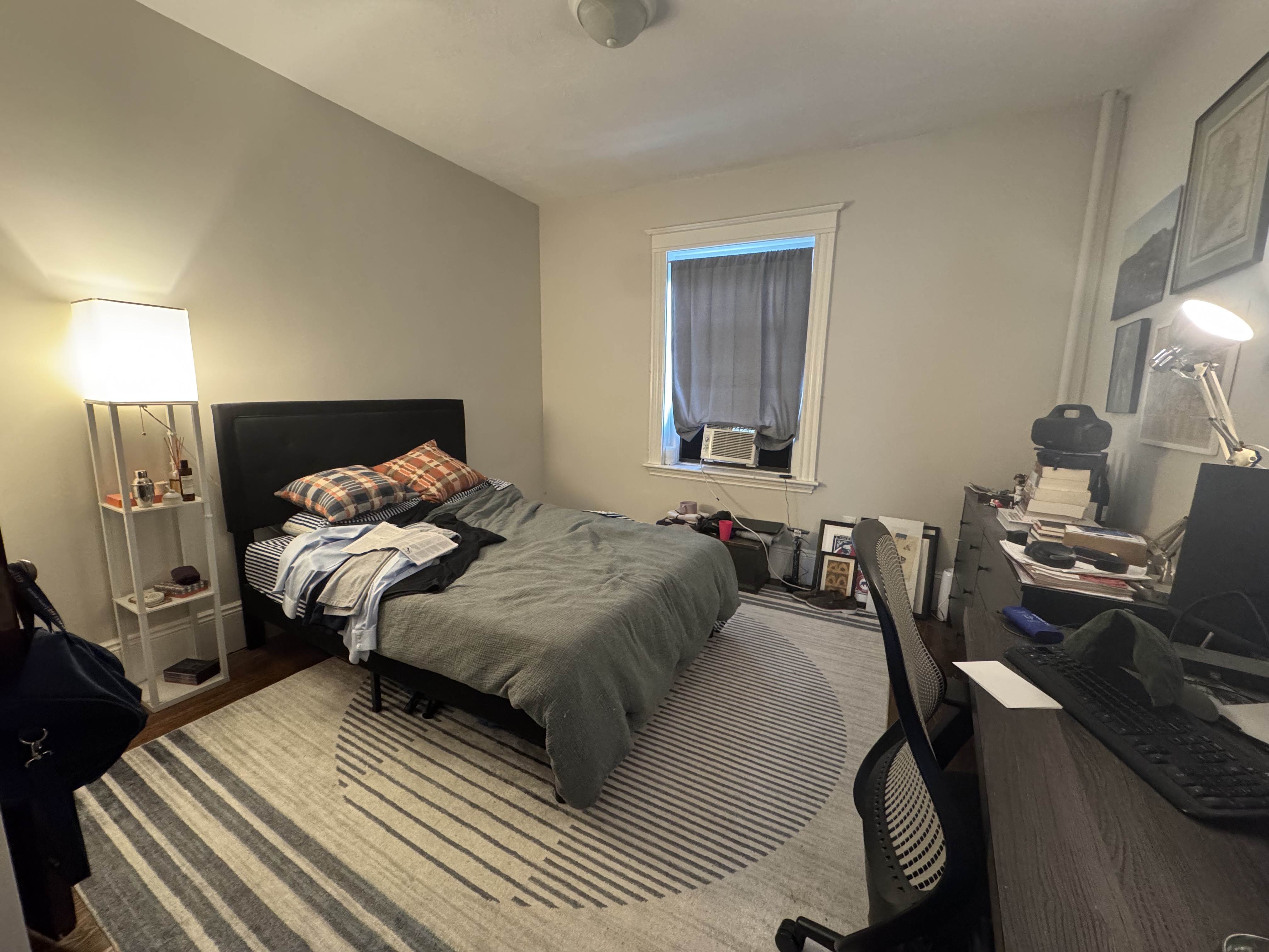3 bed, 1 bath apartment for rent at 1855 Beacon St Unit 2, Brookline — photo 3 of 7