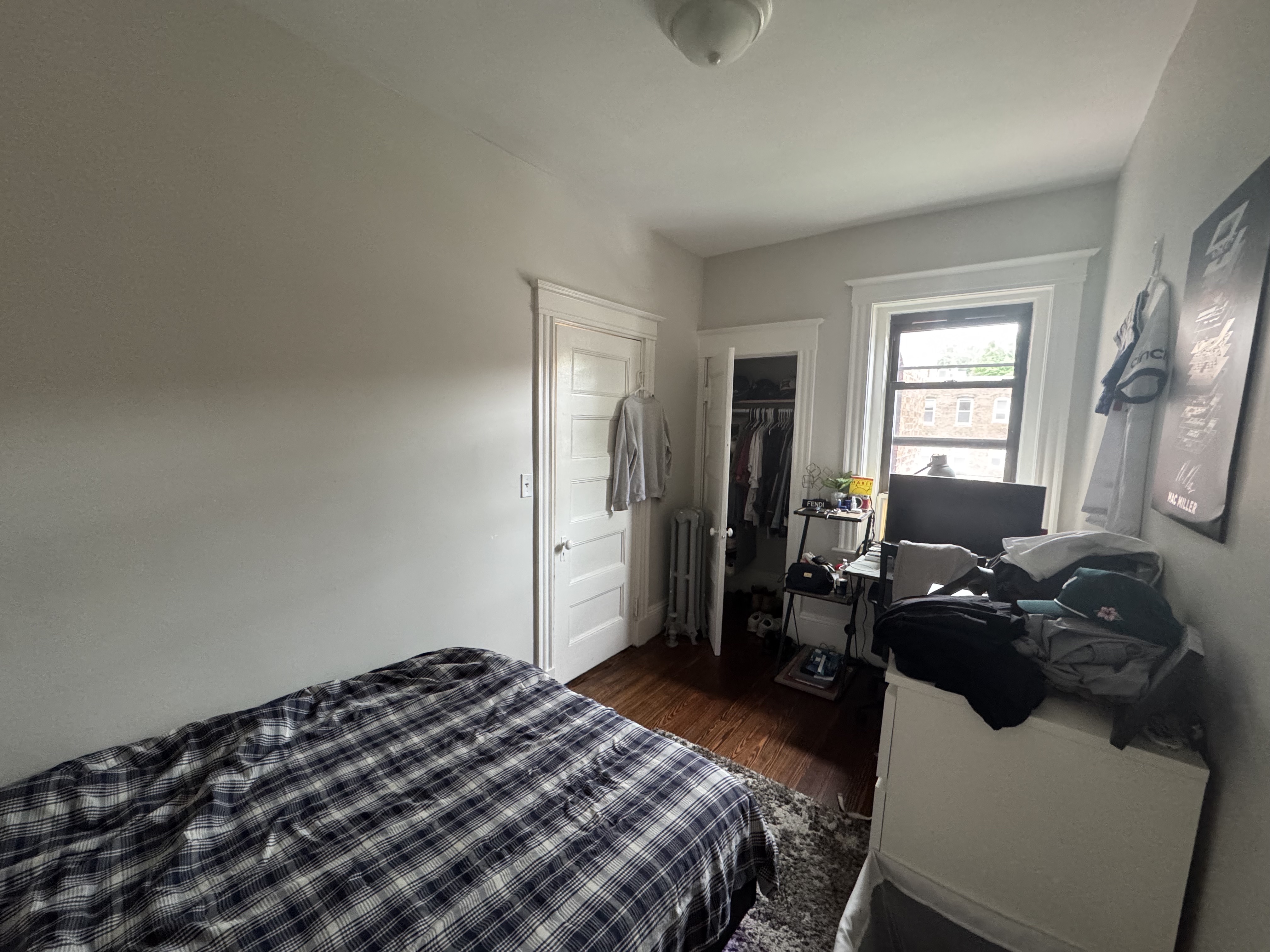 3 bed, 1 bath apartment for rent at 1855 Beacon St Unit 2, Brookline — photo 4 of 7