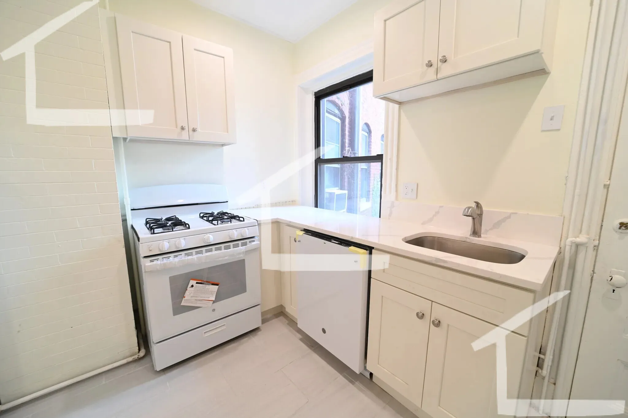 3 bed, 1 bath apartment for rent at 1855 Beacon St Unit 2EF, Aspinwall Hill — photo 16 of 30