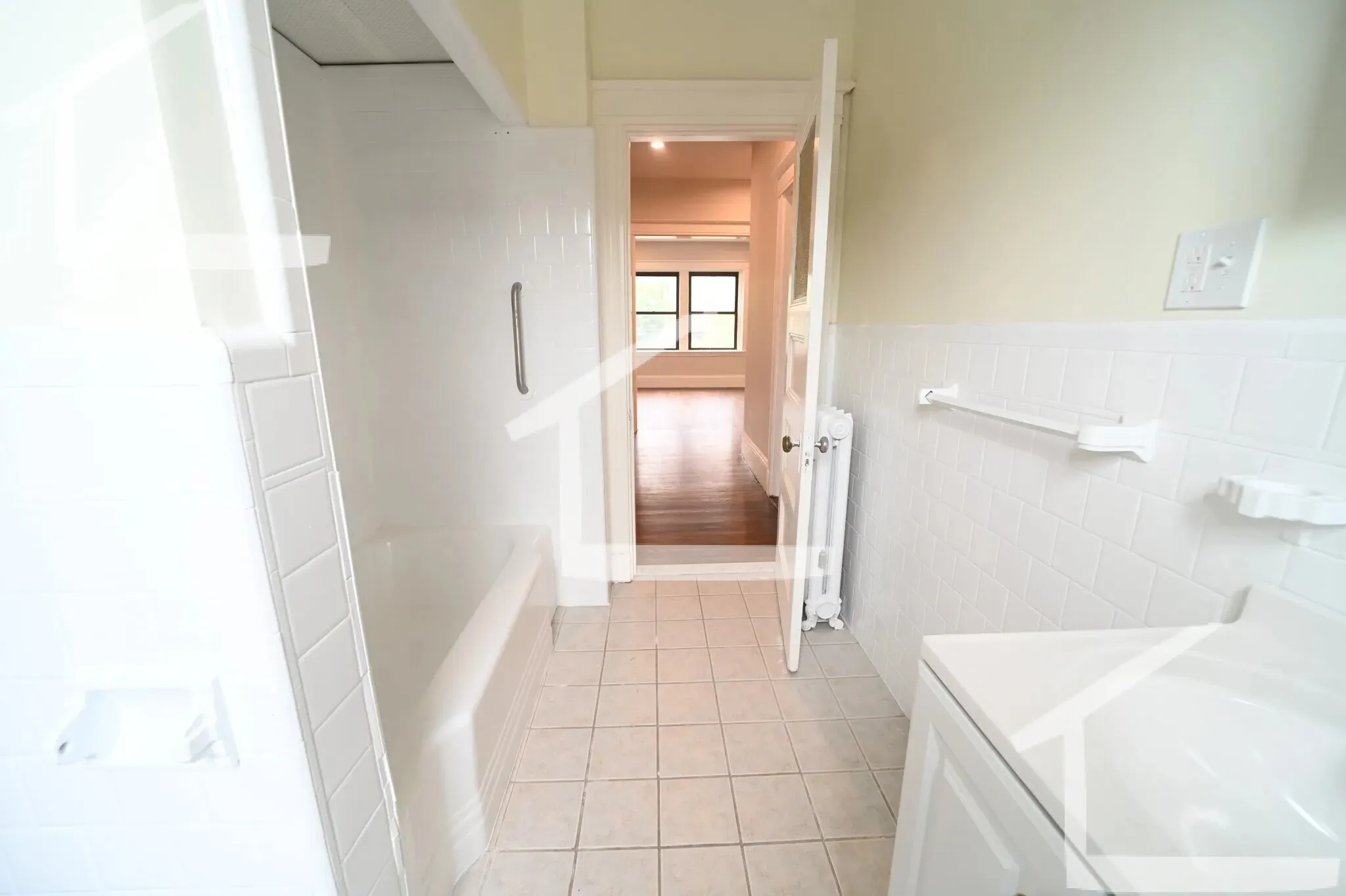 3 bed, 1 bath apartment for rent at 1855 Beacon St Unit 2EF, Aspinwall Hill — photo 4 of 30