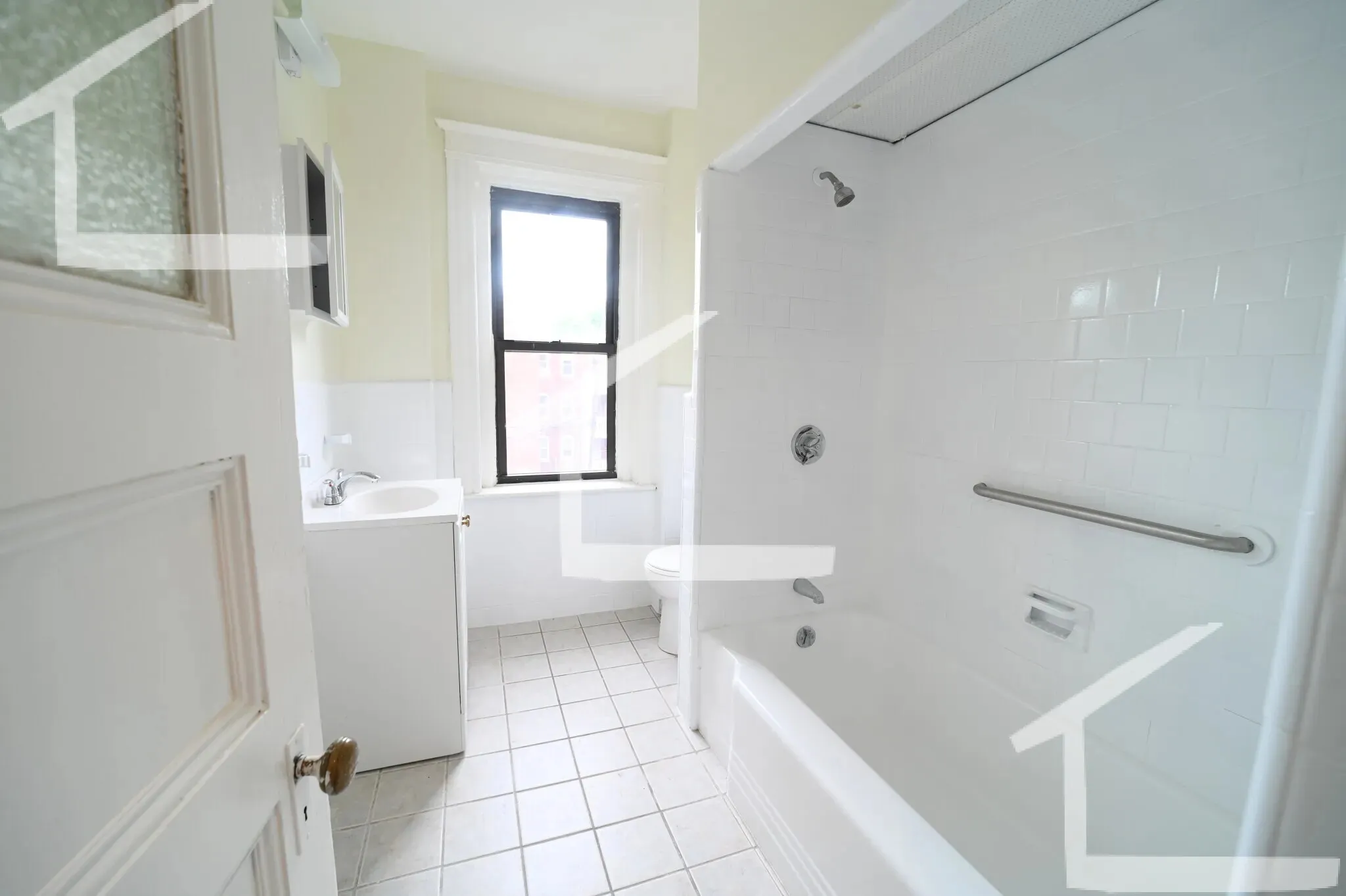 3 bed, 1 bath apartment for rent at 1855 Beacon St Unit 2EF, Aspinwall Hill — photo 5 of 30