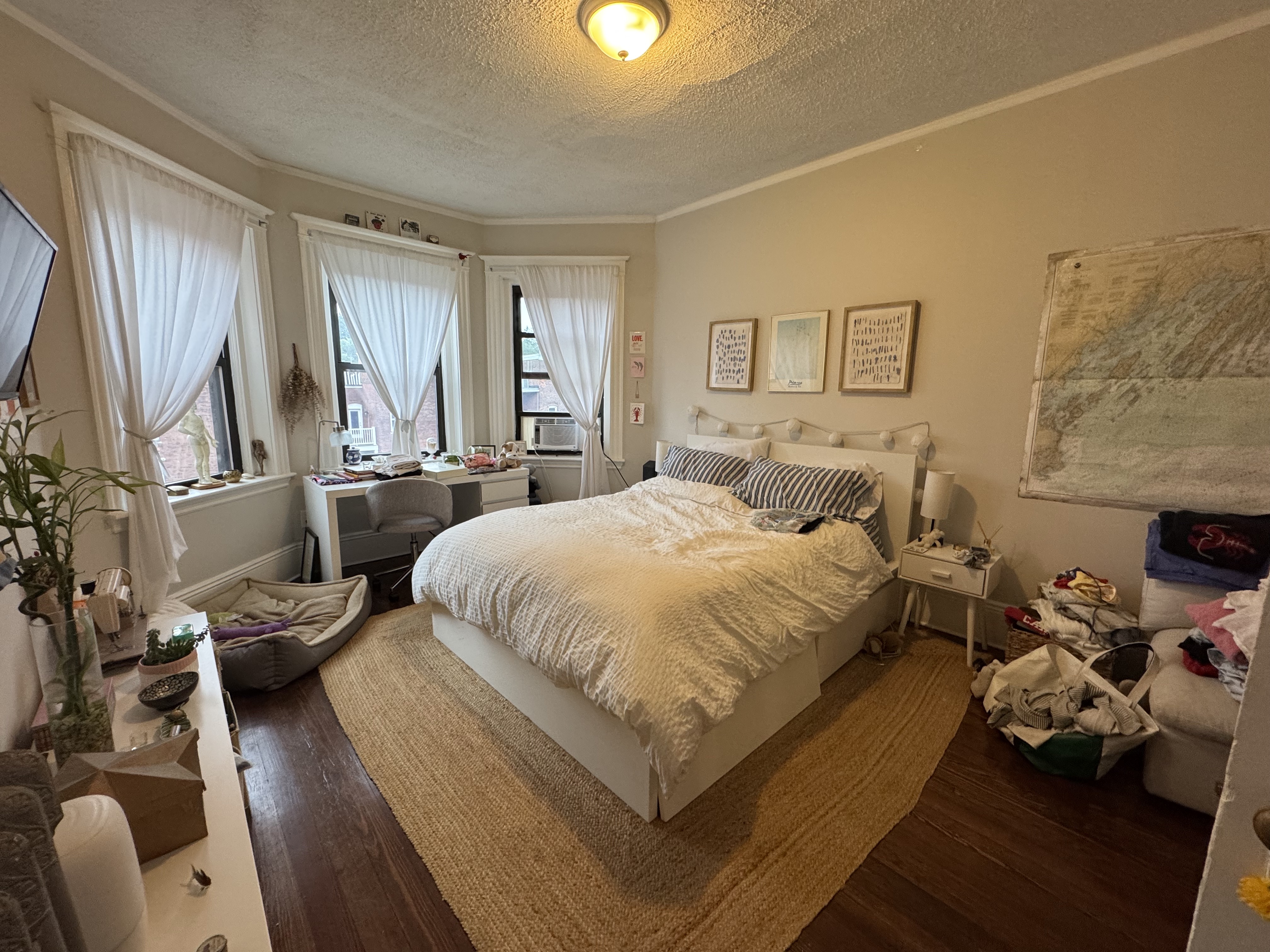 3 bed, 1 bath apartment for rent at 1855 Beacon St Unit 3, Brookline — photo 4 of 10