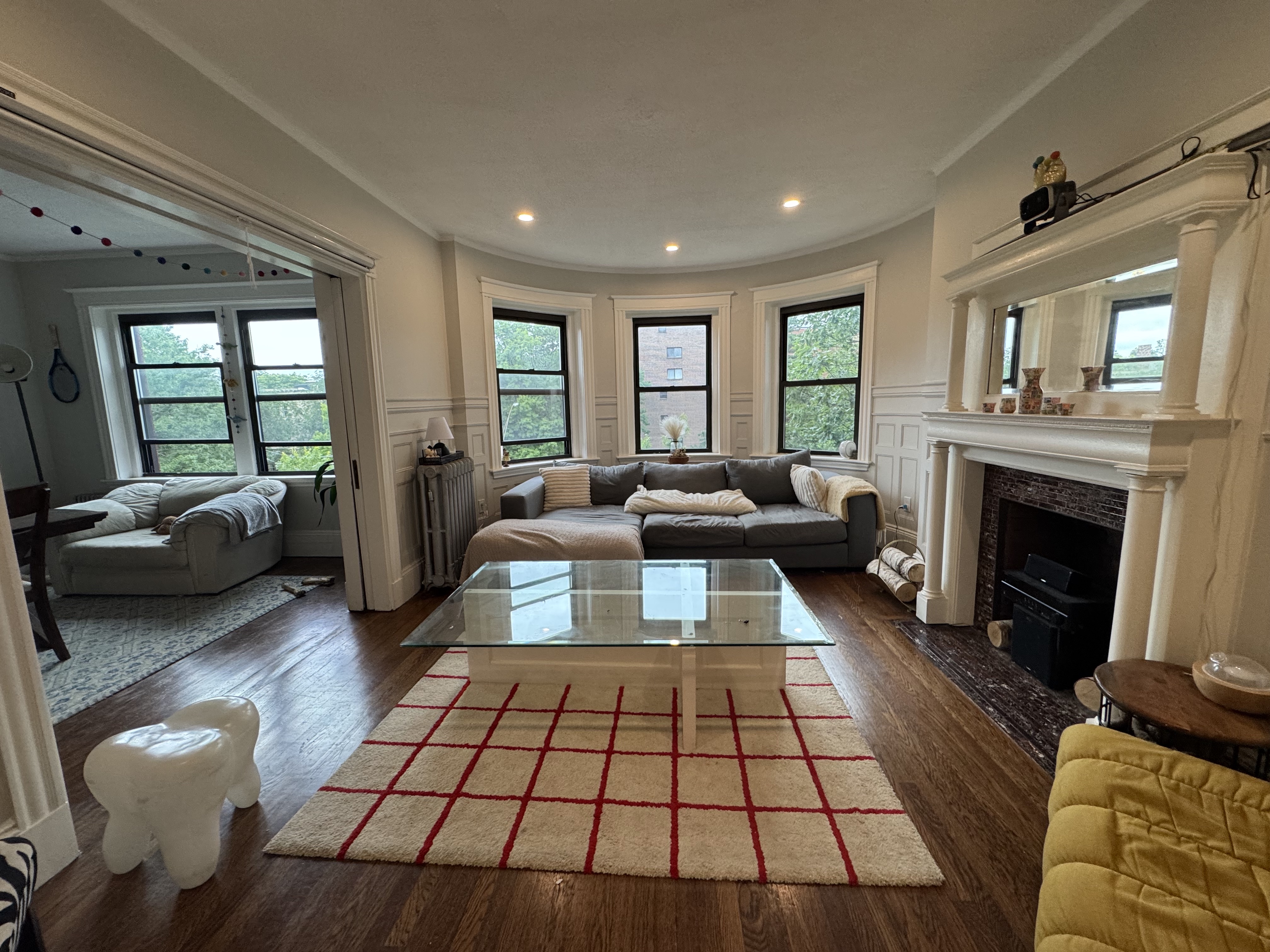 3 bed, 1 bath apartment for rent at 1855 Beacon St Unit 3, Brookline