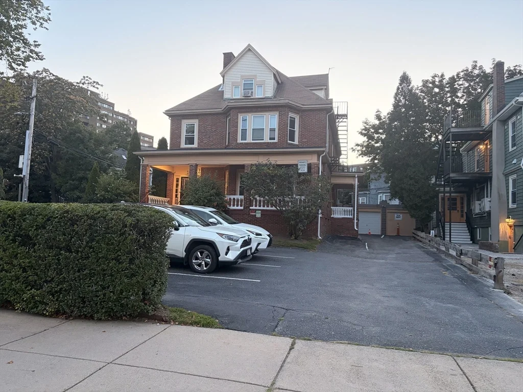 1 bed, 1 bath apartment for rent at 1857 Commonwealth Ave Unit 1F, Brighton — photo 11 of 12