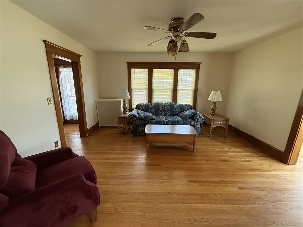3 bed, 1 bath apartment for rent at 1859 Northampton St Unit 1, Holyoke — photo 5 of 17