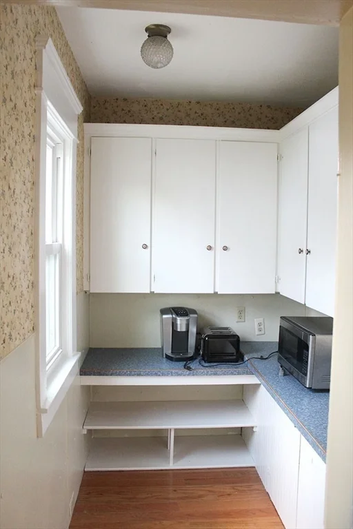 3 bed, 1 bath apartment for rent at 1859 Northampton St Unit 1, Holyoke — photo 4 of 17