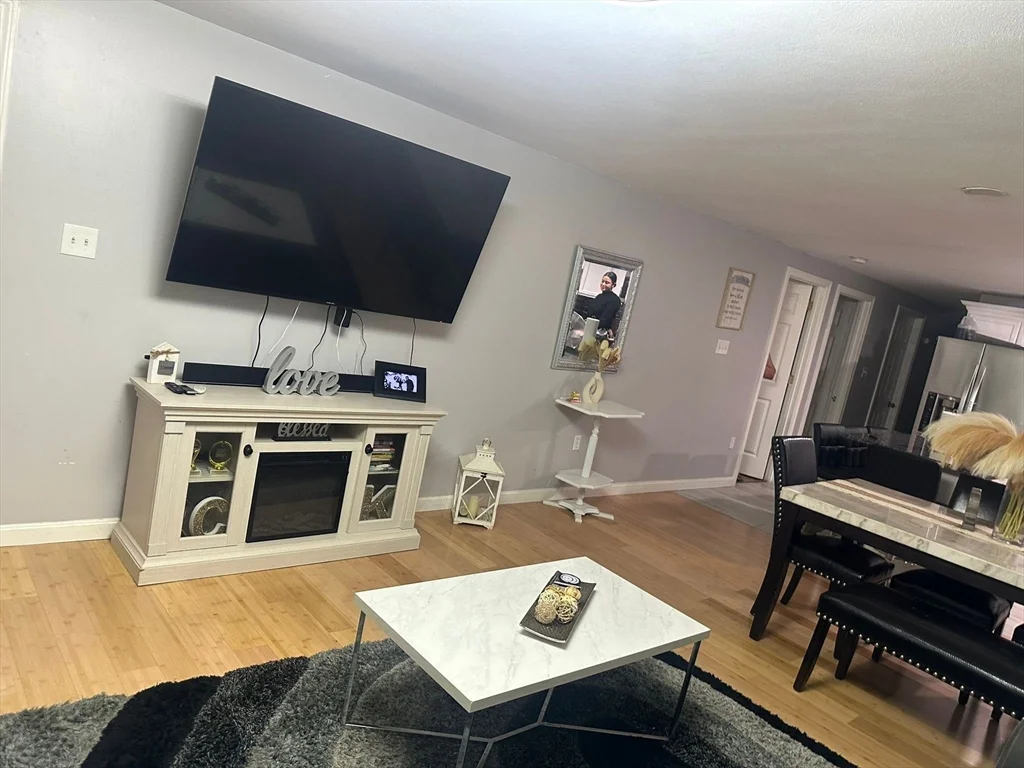 3 bed, 1 bath apartment for rent at 185B Park St Unit 1, Lawrence — photo 4 of 7