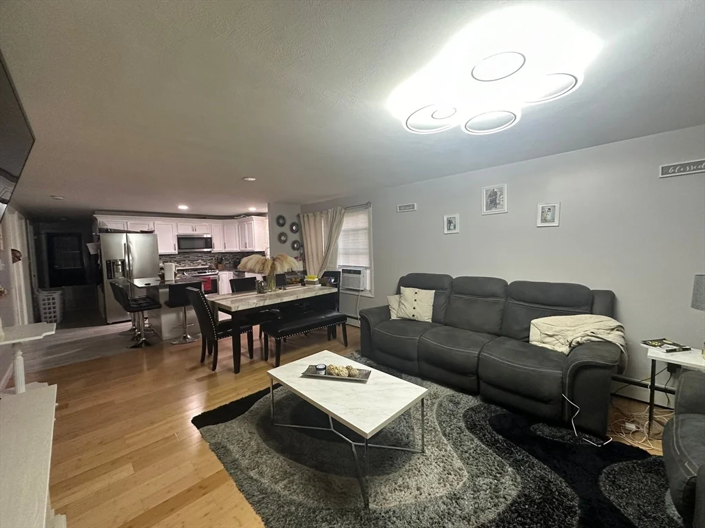 3 bed, 1 bath apartment for rent at 185B Park St Unit 1, Lawrence — photo 3 of 7