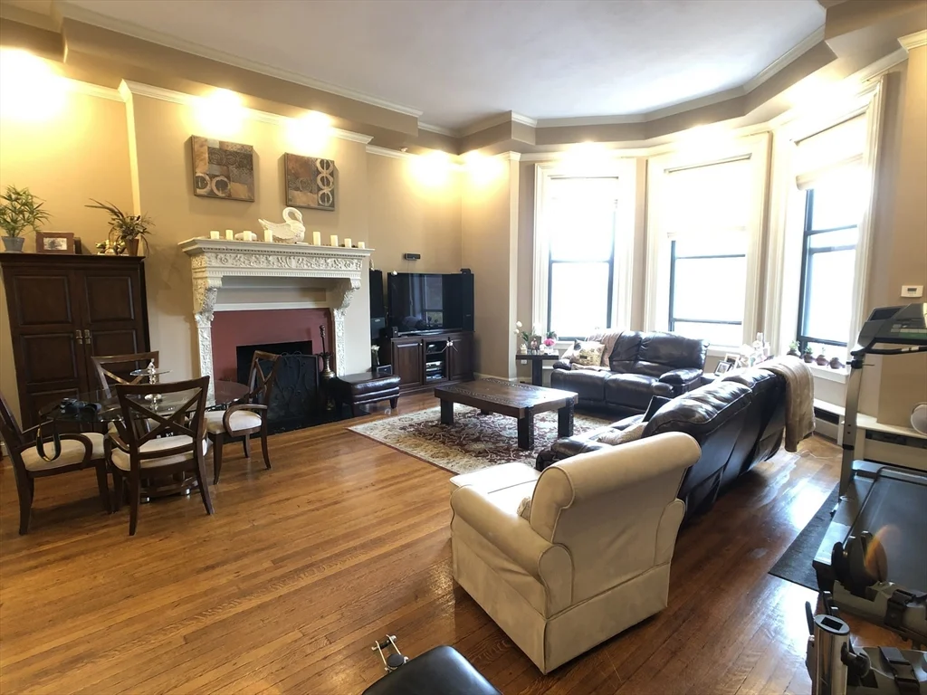 2 bed, 2 bath apartment for rent at 186 Beacon St Unit 3, Back Bay — photo 1 of 17