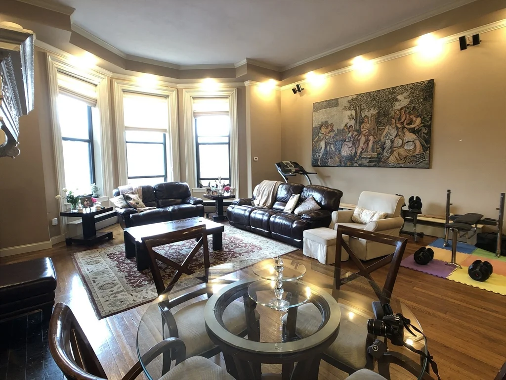 2 bed, 2 bath apartment for rent at 186 Beacon St Unit 3, Back Bay — photo 4 of 17