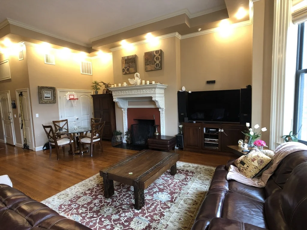 2 bed, 2 bath apartment for rent at 186 Beacon St Unit 3, Back Bay — photo 2 of 17