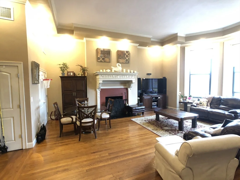 2 bed, 2 bath apartment for rent at 186 Beacon St Unit 3, Back Bay — photo 3 of 17