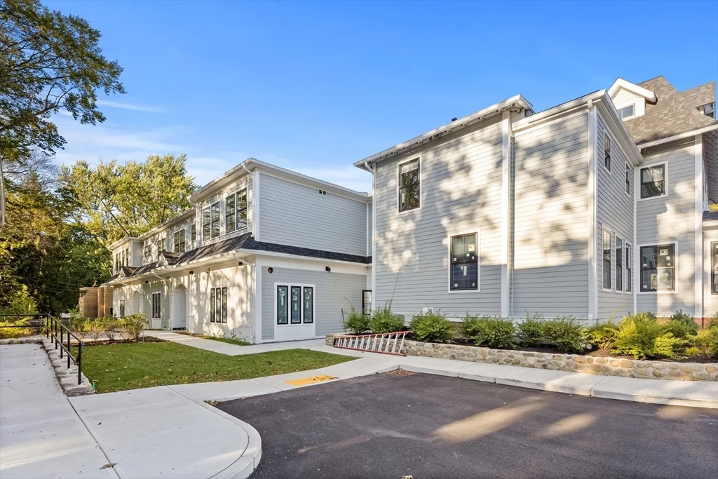 1 bed, 1 bath apartment for rent at 186 Bedford St Unit 201, Lexington — photo 9 of 10