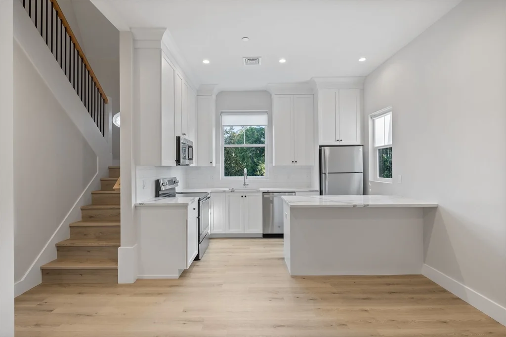 1 bed, 1 bath apartment for rent at 186 Bedford St Unit 201, Lexington — photo 1 of 10