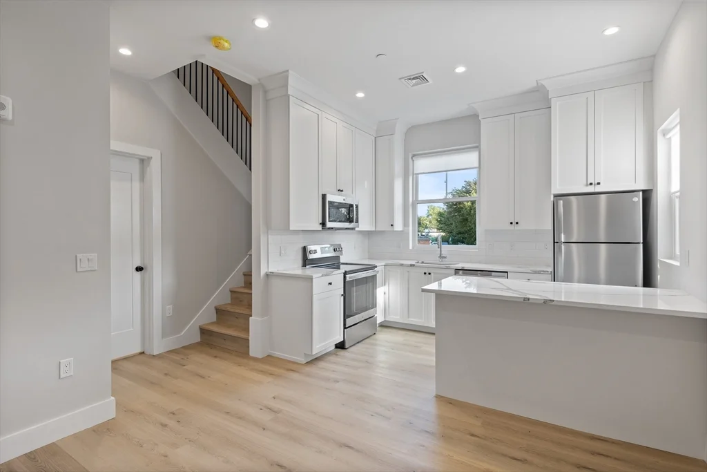 1 bed, 1 bath apartment for rent at 186 Bedford St Unit 201, Lexington — photo 2 of 10