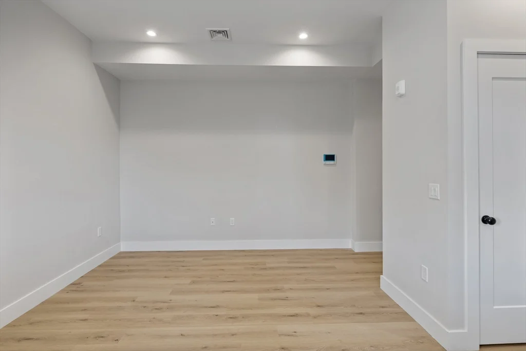 1 bed, 1 bath apartment for rent at 186 Bedford St Unit 201, Lexington — photo 3 of 10