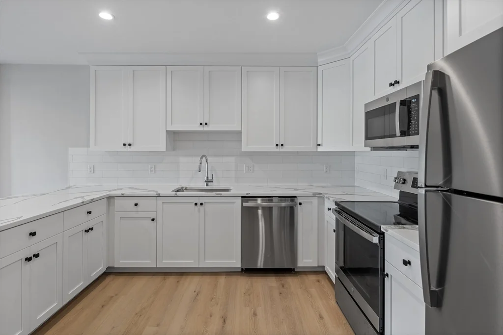1 bed, 1 bath apartment for rent at 186 Bedford St Unit 204, Lexington — photo 1 of 10