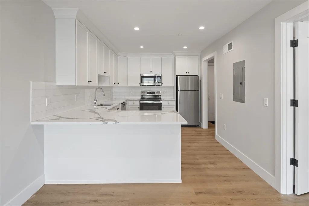 1 bed, 1 bath apartment for rent at 186 Bedford St Unit 204, Lexington — photo 2 of 10