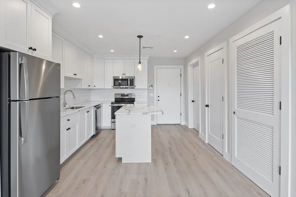 1 bed, 1 bath apartment for rent at 186 Bedford St Unit 210, Lexington — photo 3 of 19