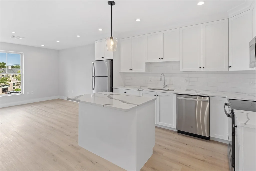 1 bed, 1 bath apartment for rent at 186 Bedford St Unit 210, Lexington — photo 4 of 19