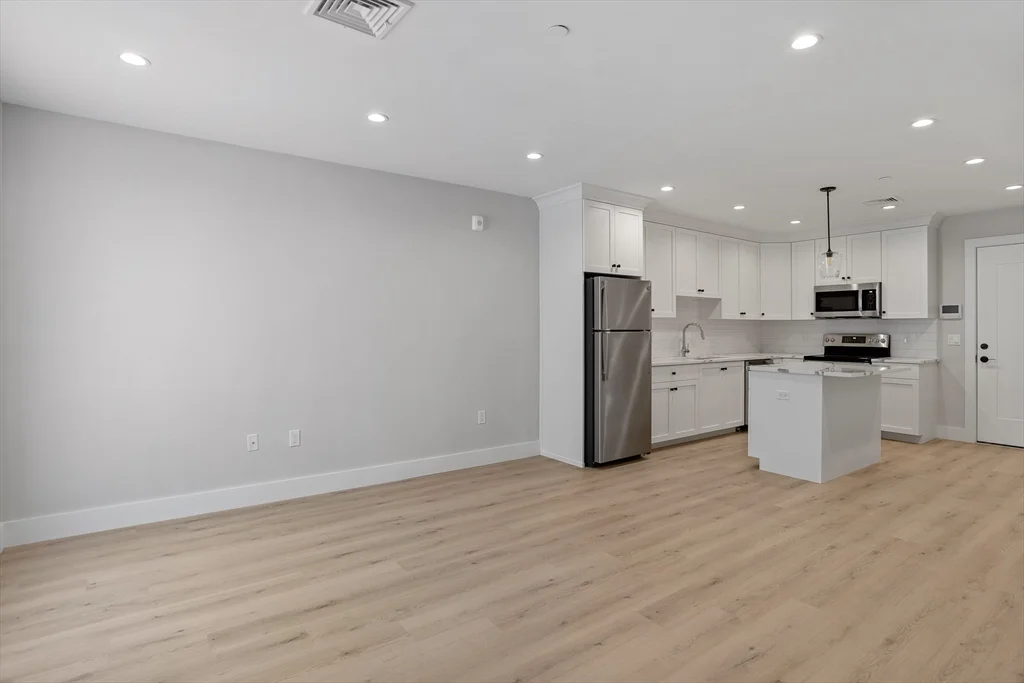1 bed, 1 bath apartment for rent at 186 Bedford St Unit 210, Lexington — photo 7 of 19