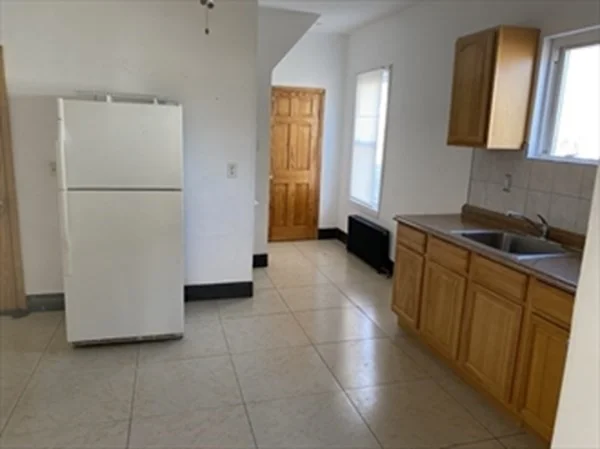 3 bed, 1 bath apartment for rent at 186 Billings St Unit 1, Quincy — photo 1 of 11