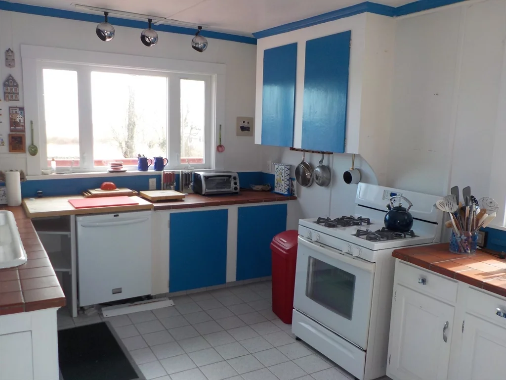 4 bed, 2 bath apartment for rent at 186 Brayton Point Rd, Acoaxet — photo 22 of 30
