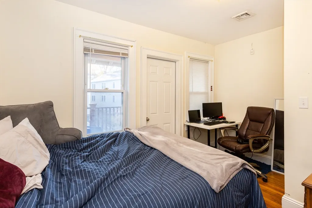 4 bed, 2 bath apartment for rent at 186 Calumet St Unit 186, Mission Hill — photo 6 of 13