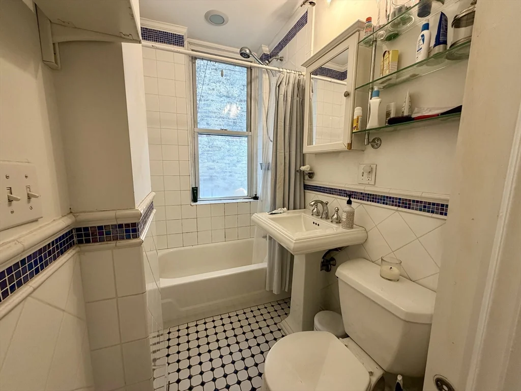 1 bed, 1 bath apartment for rent at 186 Commonwealth Unit 63, Back Bay — photo 6 of 11