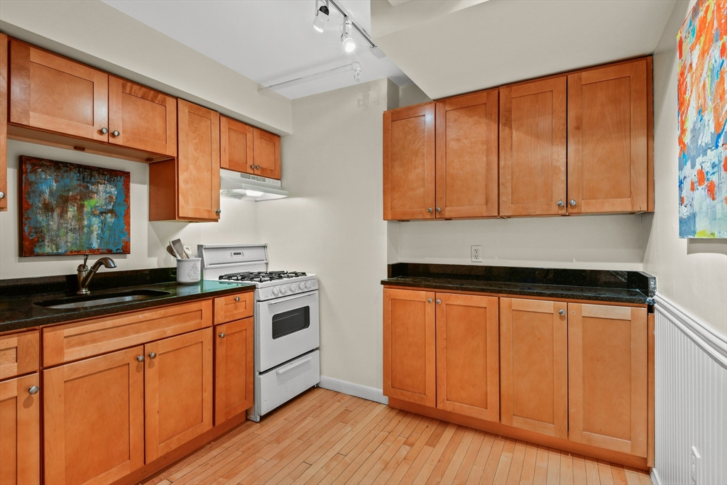 2 bed, 1 bath apartment for rent at 186 Commonwealth Ave Unit B2, Back Bay — photo 5 of 9