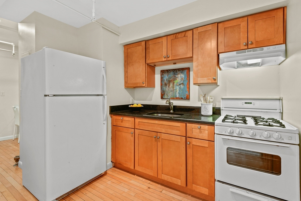 2 bed, 1 bath apartment for rent at 186 Commonwealth Ave Unit B2, Back Bay — photo 4 of 9