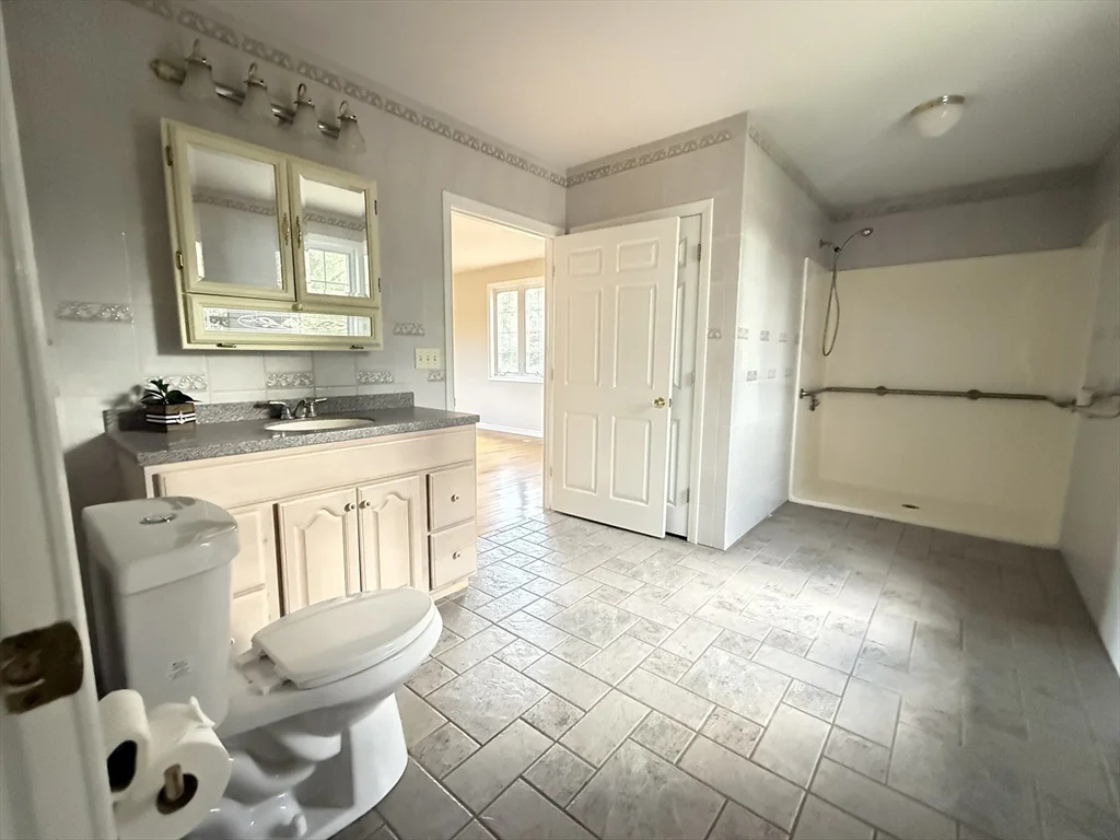 2 bed, 2 bath apartment for rent at 186 County Rd, West Wareham — photo 8 of 24