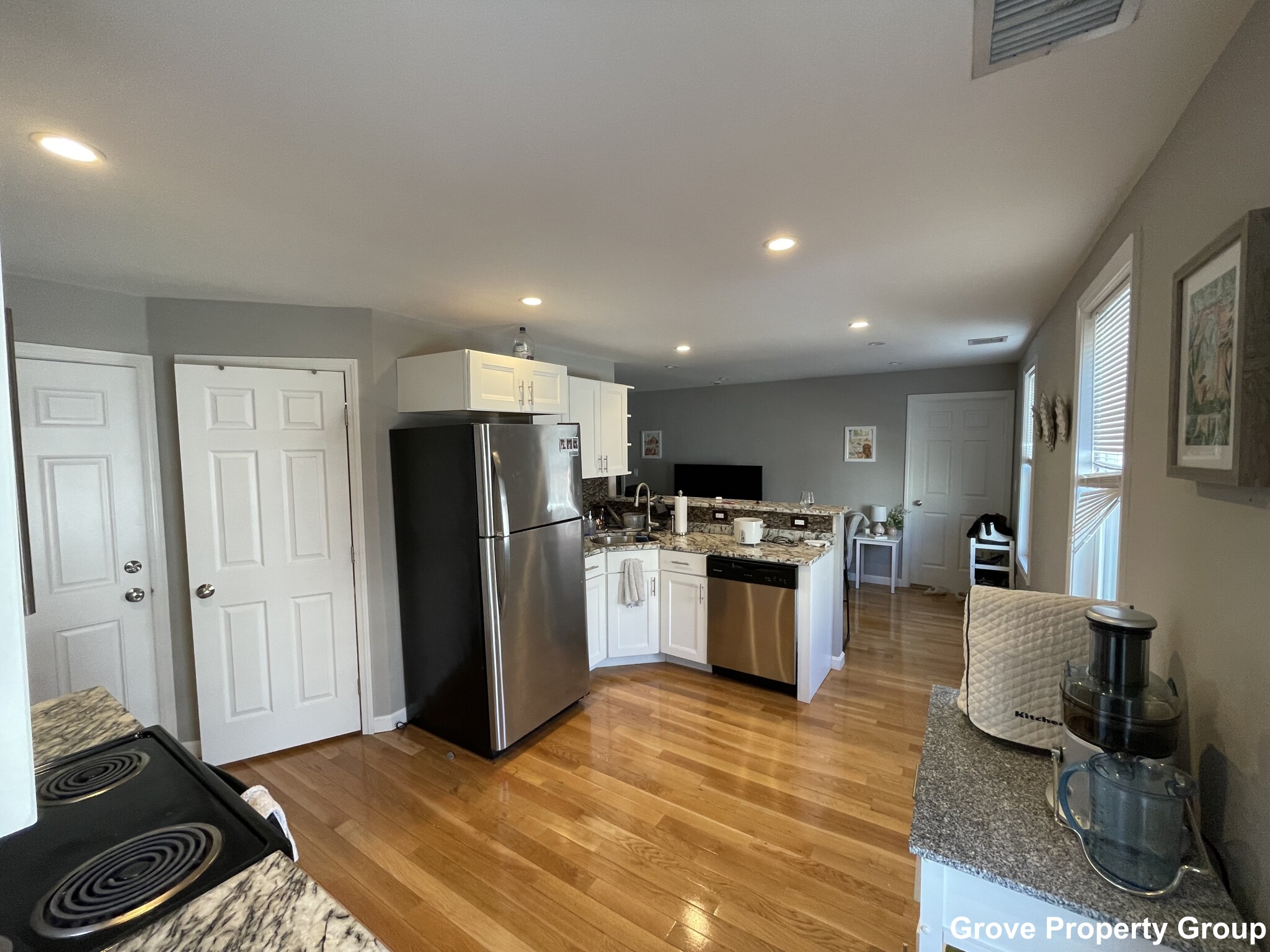 3 bed, 1 bath apartment for rent at 186 H St Unit 2, South Boston — photo 4 of 8