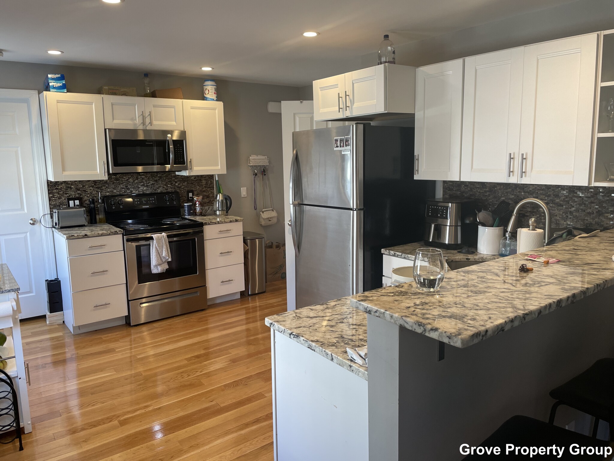 3 bed, 1 bath apartment for rent at 186 H St Unit 2, South Boston — photo 1 of 8